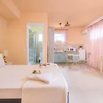 The Olive Garden Apartment *