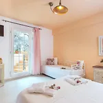 The Olive Garden Apartment *